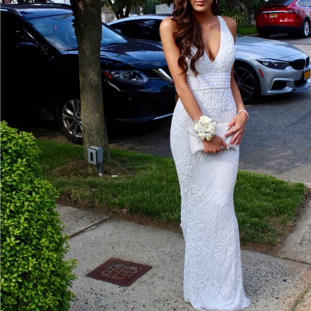 Elegant White Lace Evening Gown